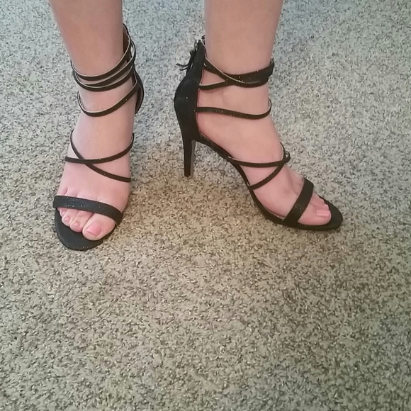 Report Shoes - Report black heels
